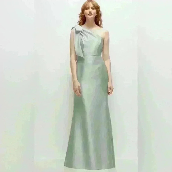 ALFRED SUNG Dresses & Skirts - 🔥🔥Alfred Sung Evening Gown in Willow Green